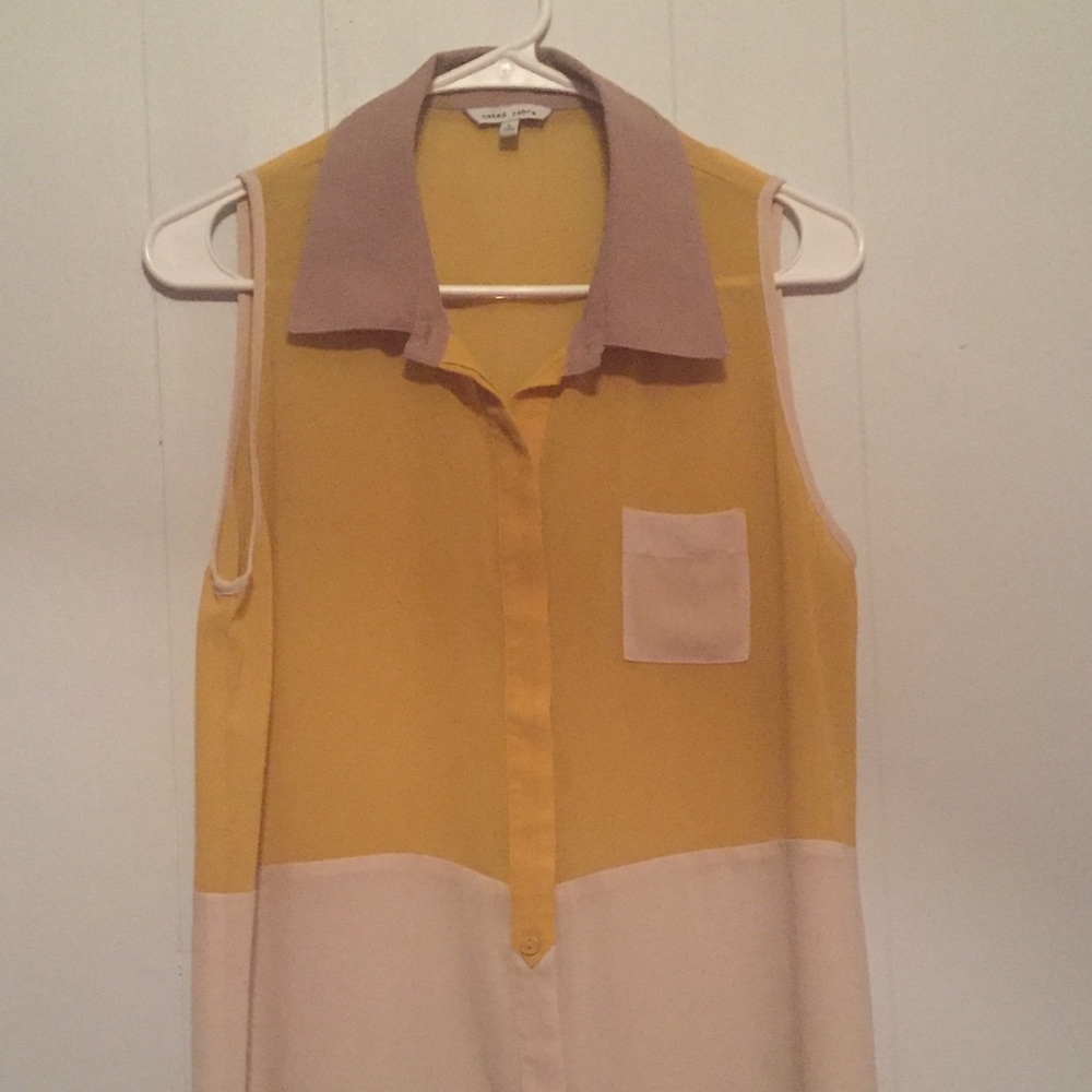 Pre-Owned  Sleeveless Ladies Top